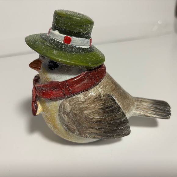 Kirklands Resin Birds of Winter Wearing Scarves Hats Set of 2  LIKE NEW Decor - Picture 5 of 16